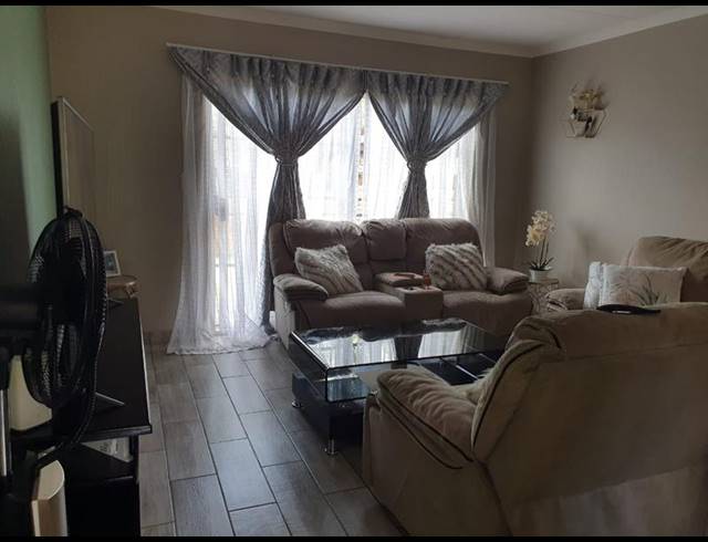 2 BEDROOM TOWNHOUSE FOR SALE IN AMANDASIG